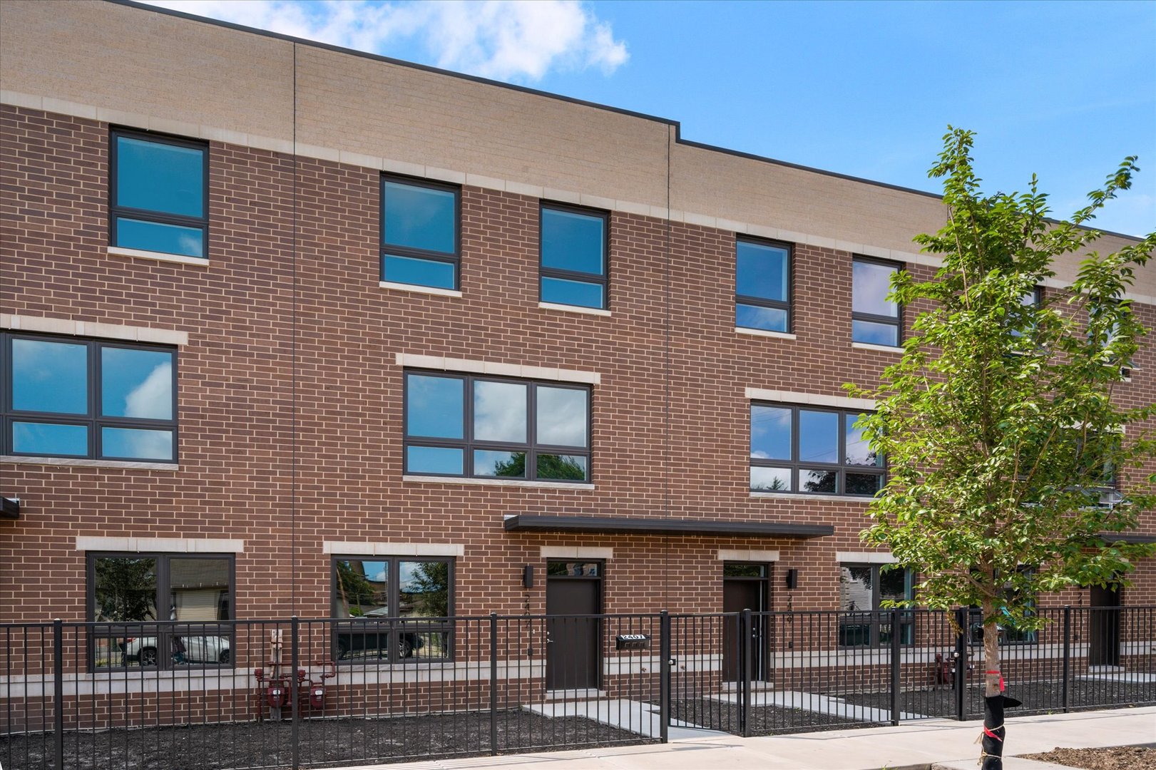 View Chicago, IL 60609 townhome