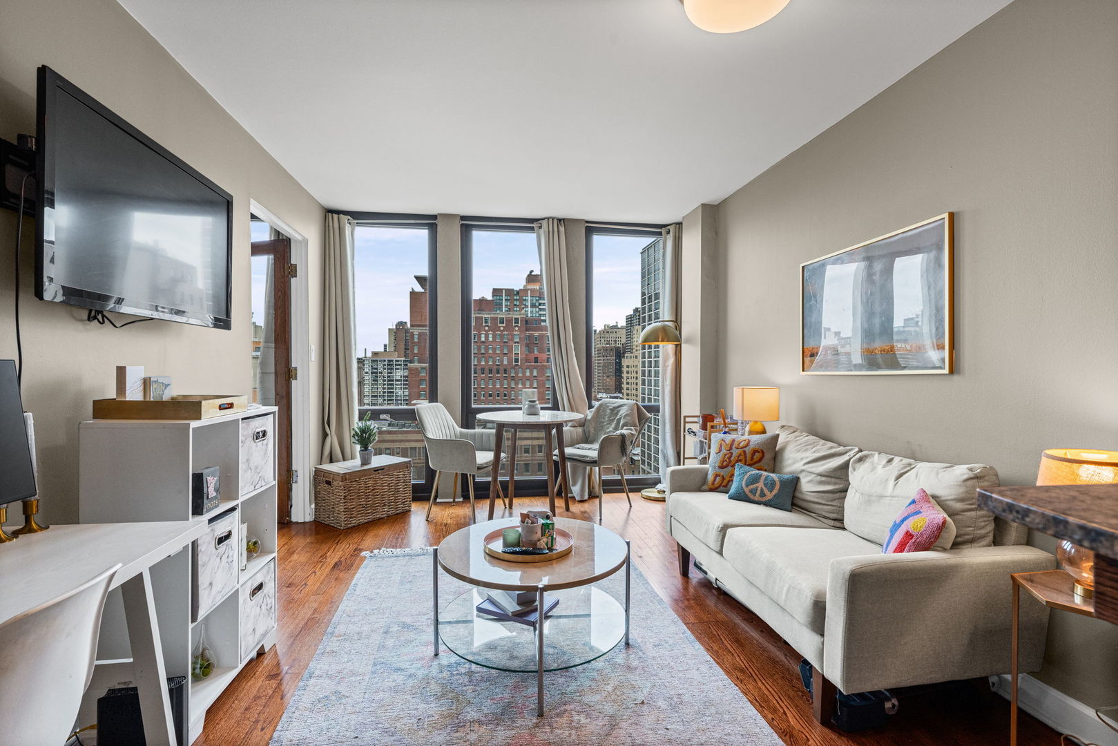 1 E Scott Street 1601