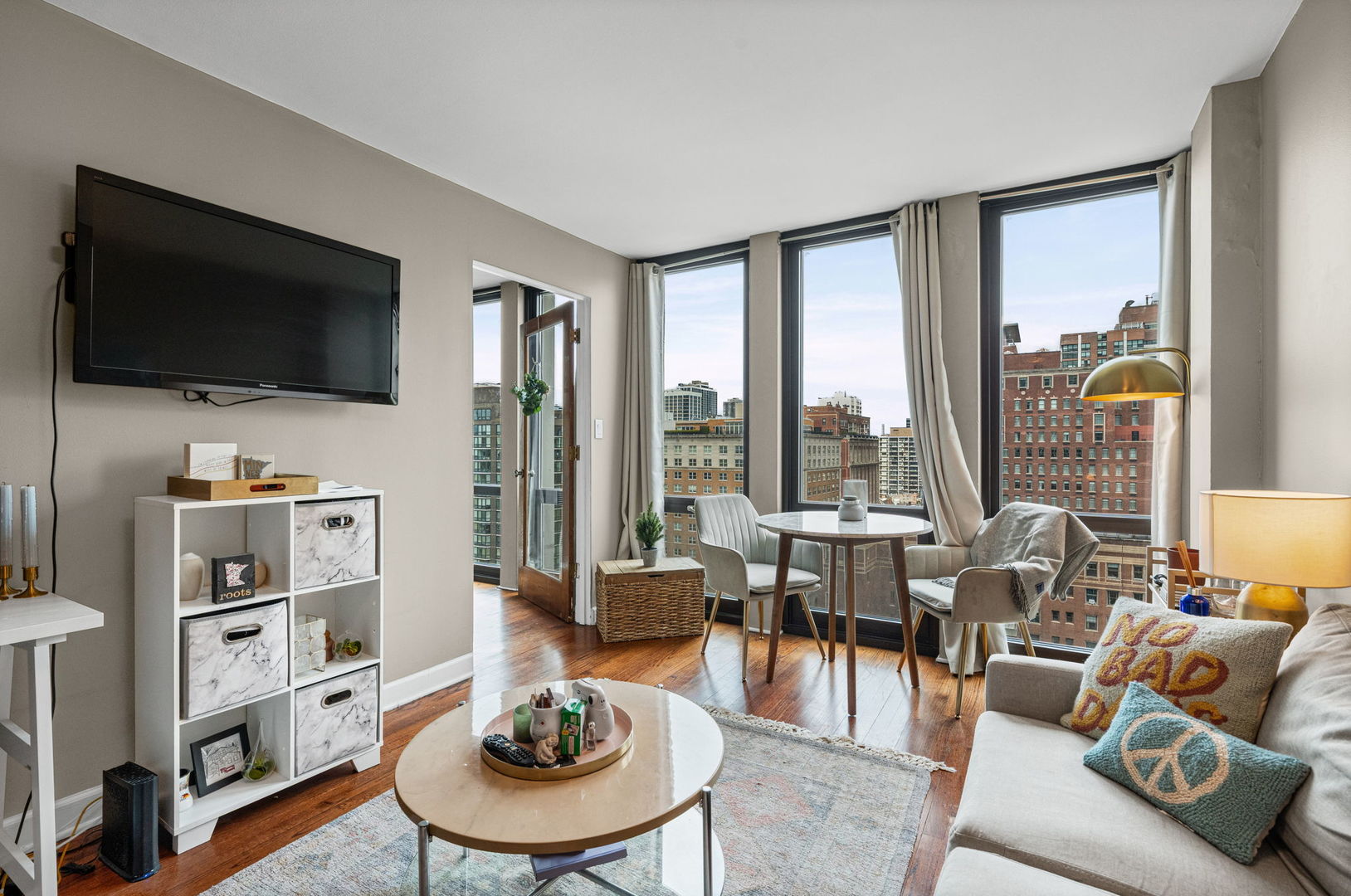 1 E Scott Street 1601