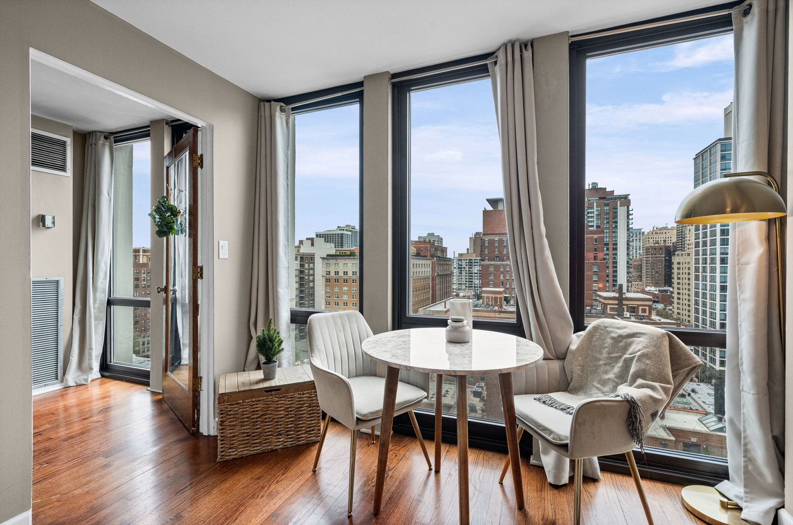 1 E Scott Street 1601