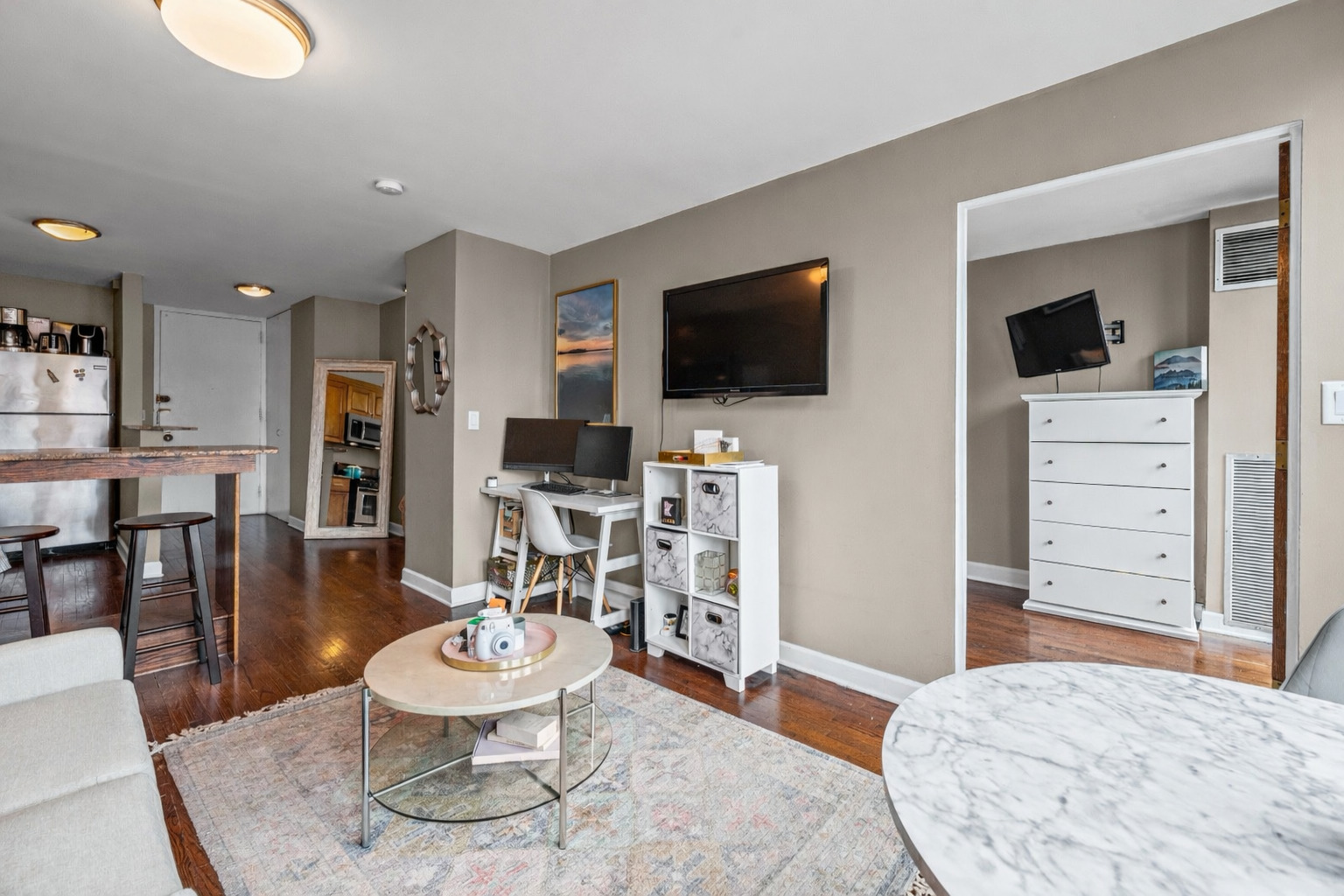 1 E Scott Street 1601