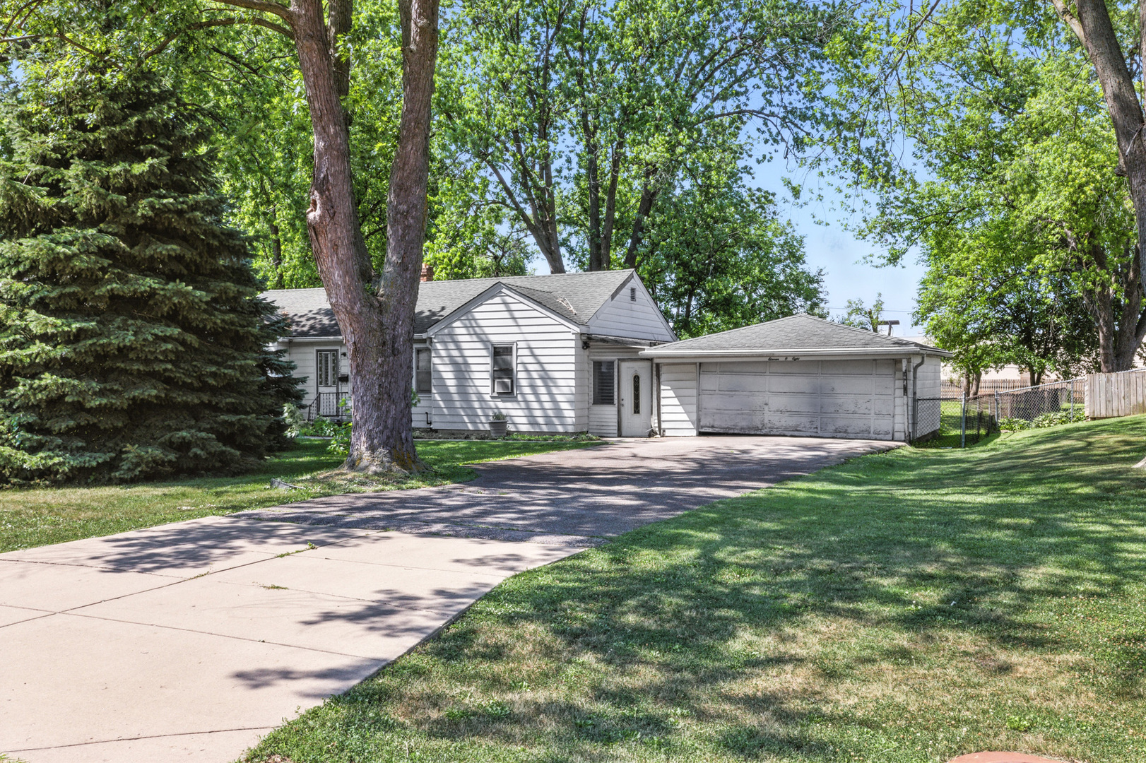 1108 Everett Lane