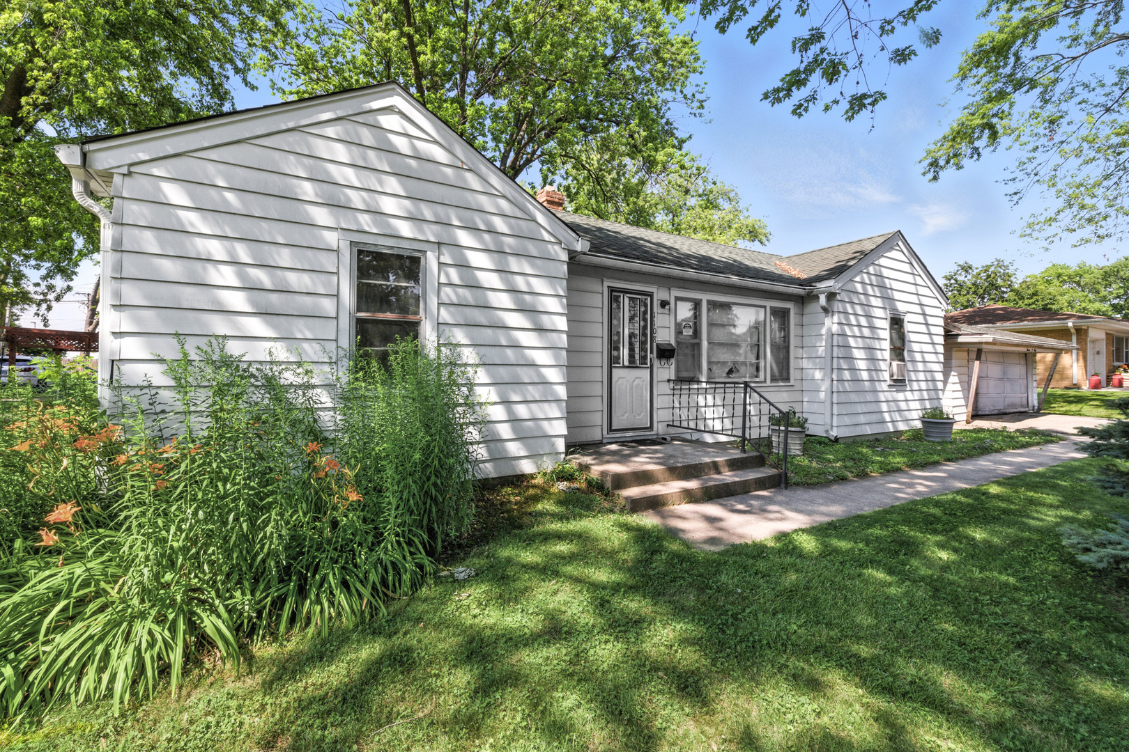 1108 Everett Lane