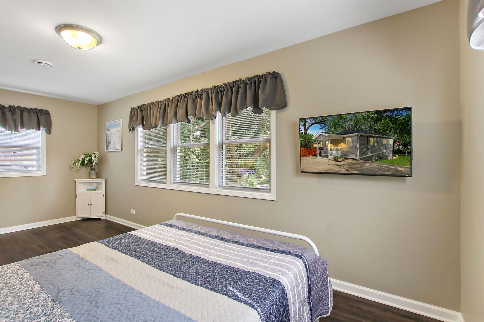 26211 W Forest Court