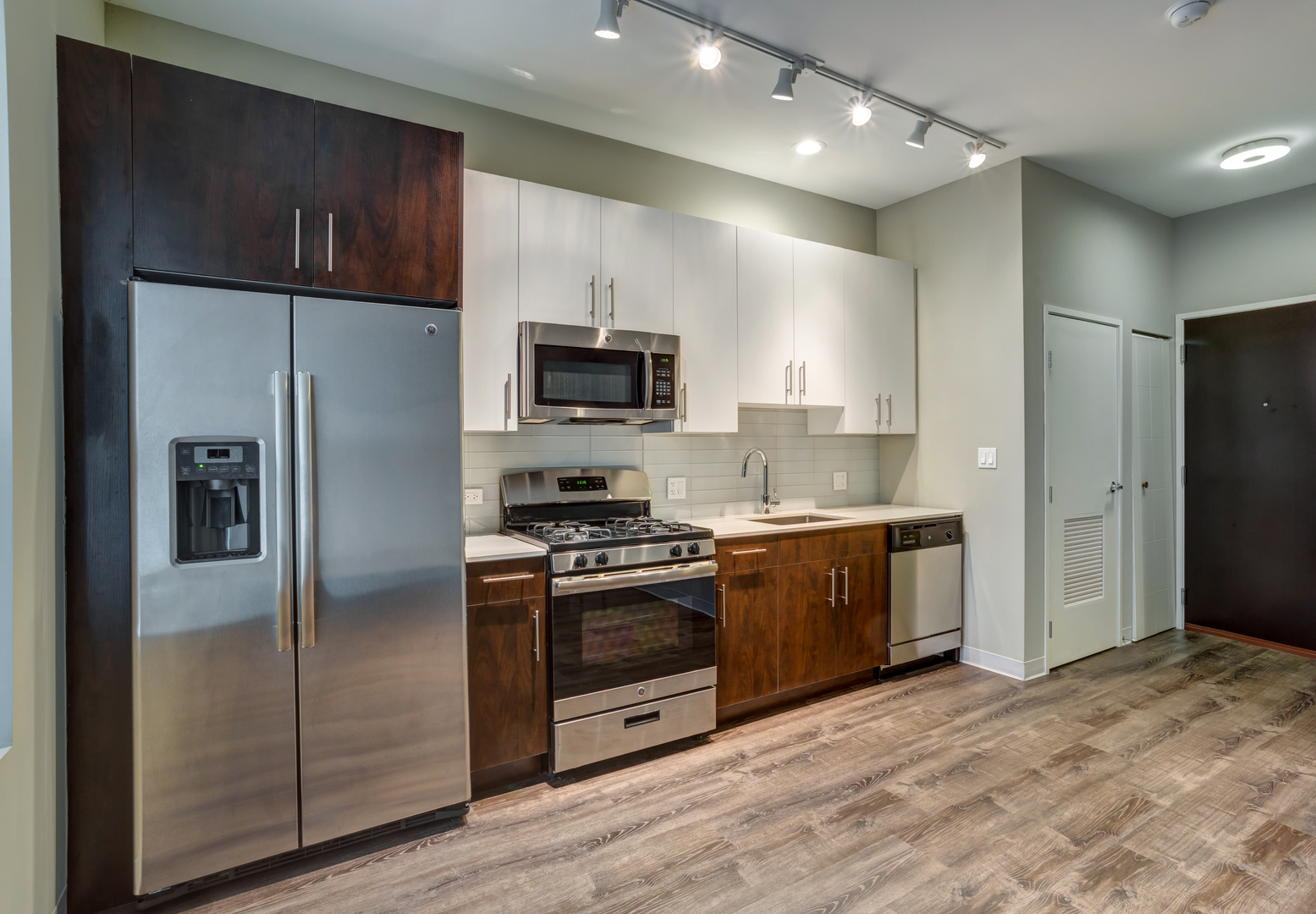 851 W Grand Avenue 206