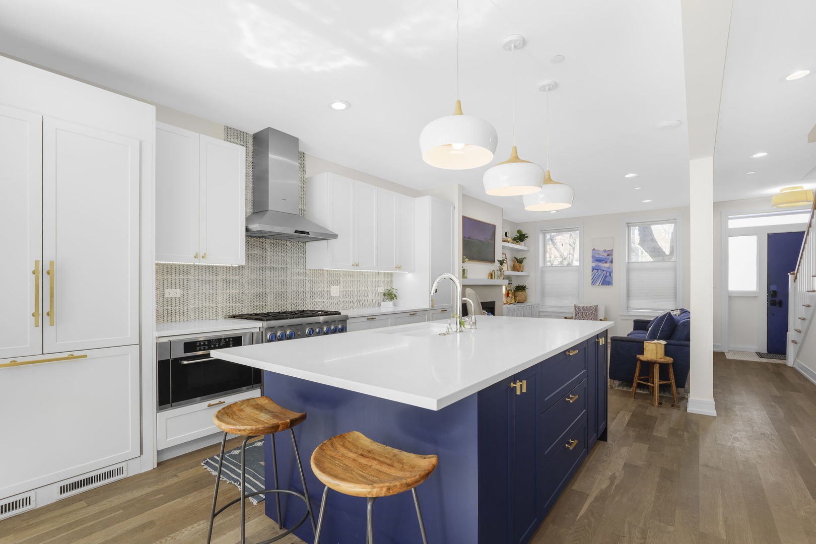 2037 W MCLEAN Avenue