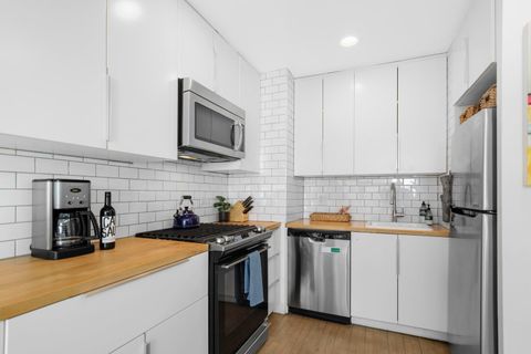 Tiny photo for 2037 W MCLEAN Avenue, Chicago, IL 60647 (MLS # 12571454)