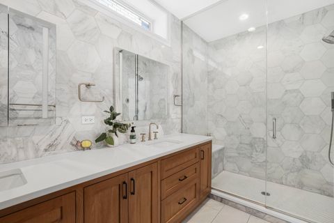 Tiny photo for 2037 W MCLEAN Avenue, Chicago, IL 60647 (MLS # 12571454)