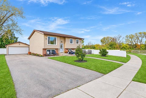 Photo of 141 Plainview Drive, Bolingbrook, IL 60440 (MLS # 12791357)