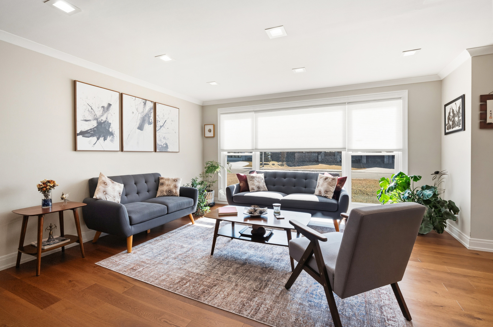 7830 W CARMEN Avenue