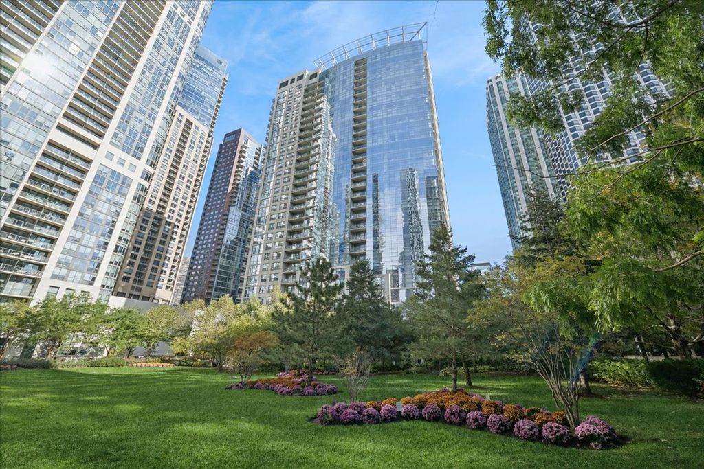 Photo for 201 N Westshore Drive #1701, Chicago, IL 60601 (MLS # 12501571)