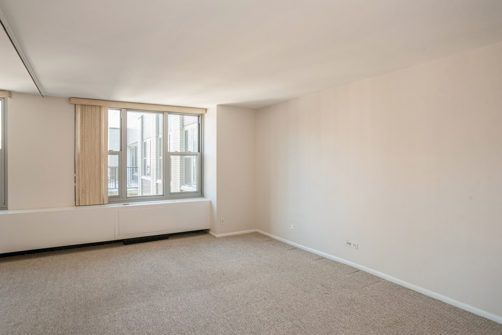 400 E RANDOLPH Street 3712