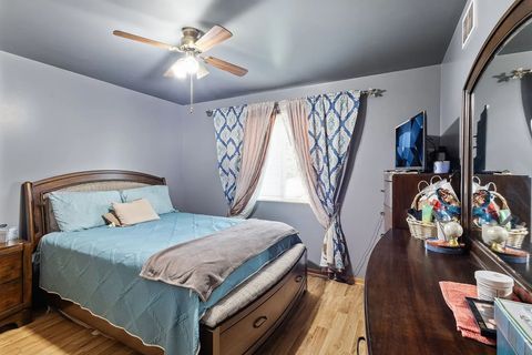 Tiny photo for 711 Osage Street, Joliet, IL 60432 (MLS # 12639988)