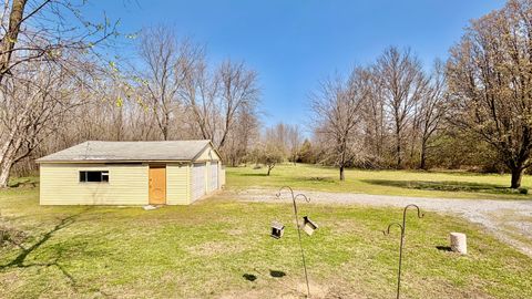 Tiny photo for 800 W Mccord Street, Centralia, IL 62801 (MLS # 12604733)