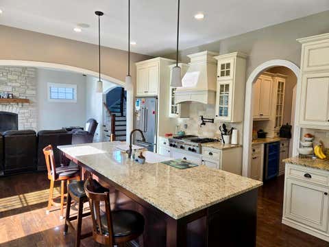 Tiny photo for 6701 Sunset Avenue, Countryside, IL 60525 (MLS # 12657372)
