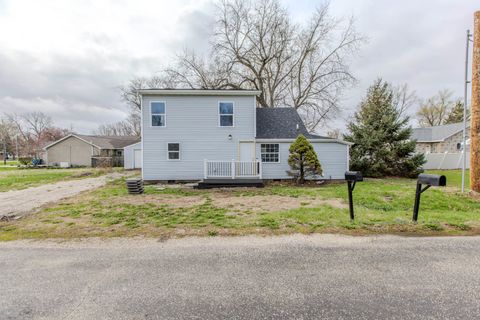 Photo of 305 Chestnut Street, Hudson, IL 61748 (MLS # 12560978)