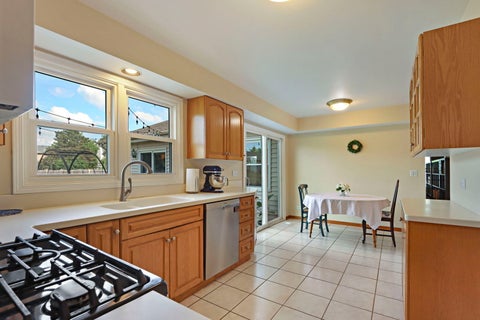 Tiny photo for 1137 Lockwood Court E, Buffalo Grove, IL 60089 (MLS # 12713338)