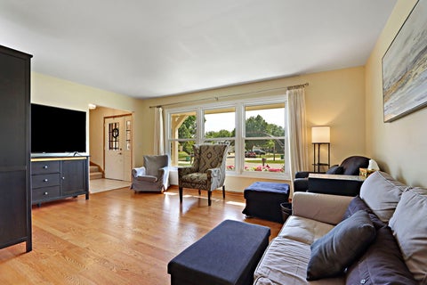 Tiny photo for 1137 Lockwood Court E, Buffalo Grove, IL 60089 (MLS # 12713338)