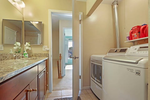 Tiny photo for 1137 Lockwood Court E, Buffalo Grove, IL 60089 (MLS # 12713338)