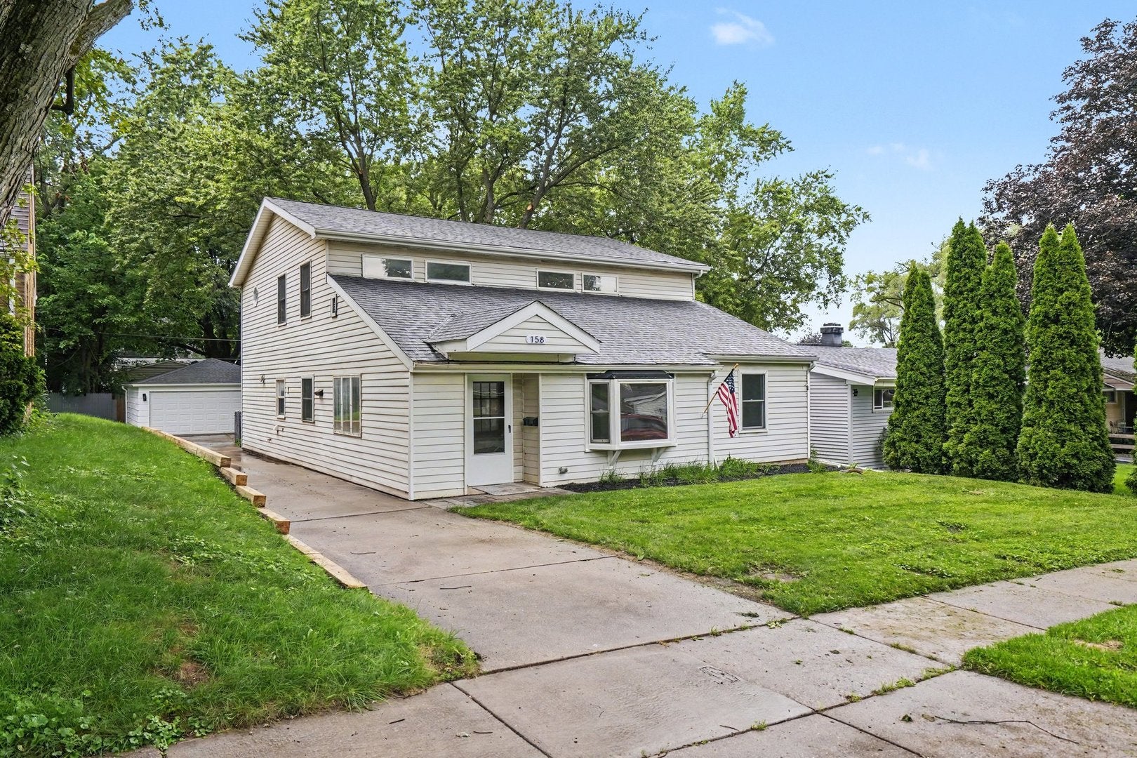 158 N Prairie Avenue