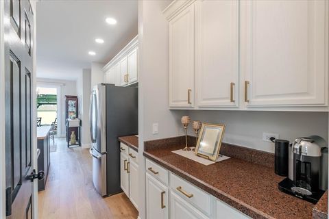 Tiny photo for 4 Forest Cove Court, Streamwood, IL 60107 (MLS # 12641421)
