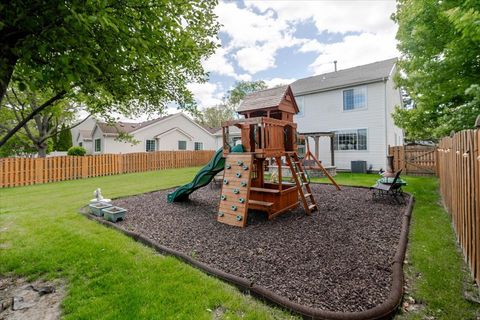 Tiny photo for 4 Forest Cove Court, Streamwood, IL 60107 (MLS # 12641421)