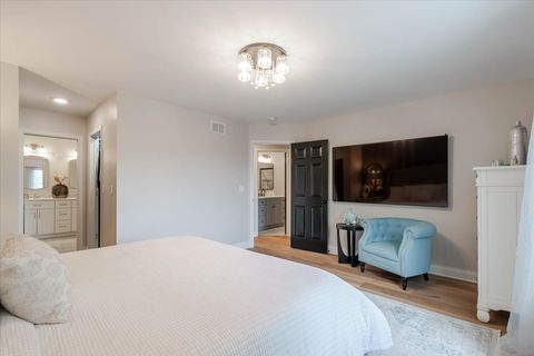 Tiny photo for 4 Forest Cove Court, Streamwood, IL 60107 (MLS # 12641421)