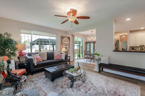 Tiny photo for 4 Forest Cove Court, Streamwood, IL 60107 (MLS # 12641421)