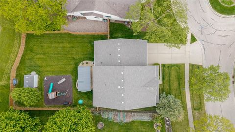 Tiny photo for 4 Forest Cove Court, Streamwood, IL 60107 (MLS # 12641421)