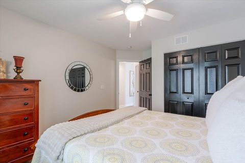 Tiny photo for 4 Forest Cove Court, Streamwood, IL 60107 (MLS # 12641421)