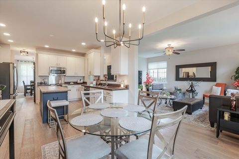 Tiny photo for 4 Forest Cove Court, Streamwood, IL 60107 (MLS # 12641421)