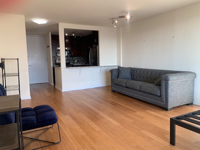 1960 N Lincoln Park West Avenue 2105