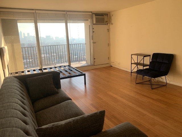 1960 N Lincoln Park West Avenue 2105