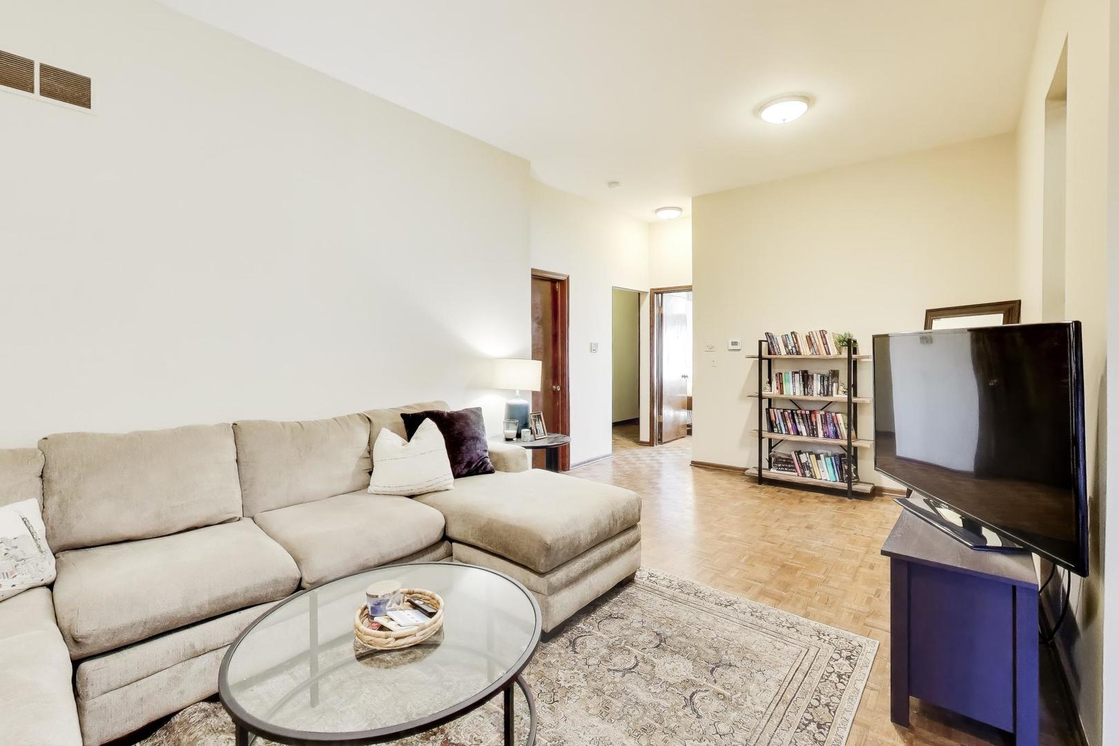 922 W FULLERTON Avenue 1