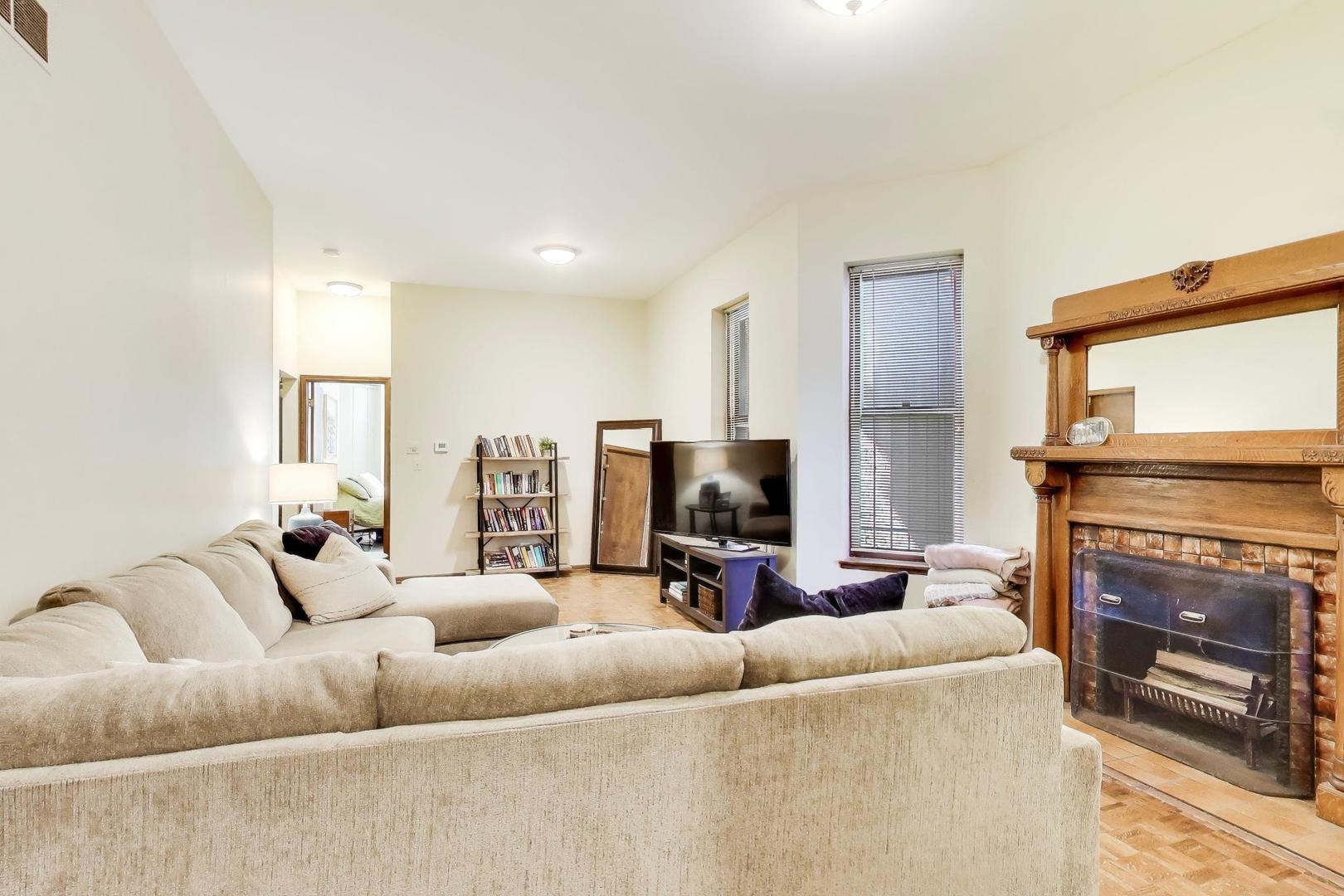 922 W FULLERTON Avenue 1