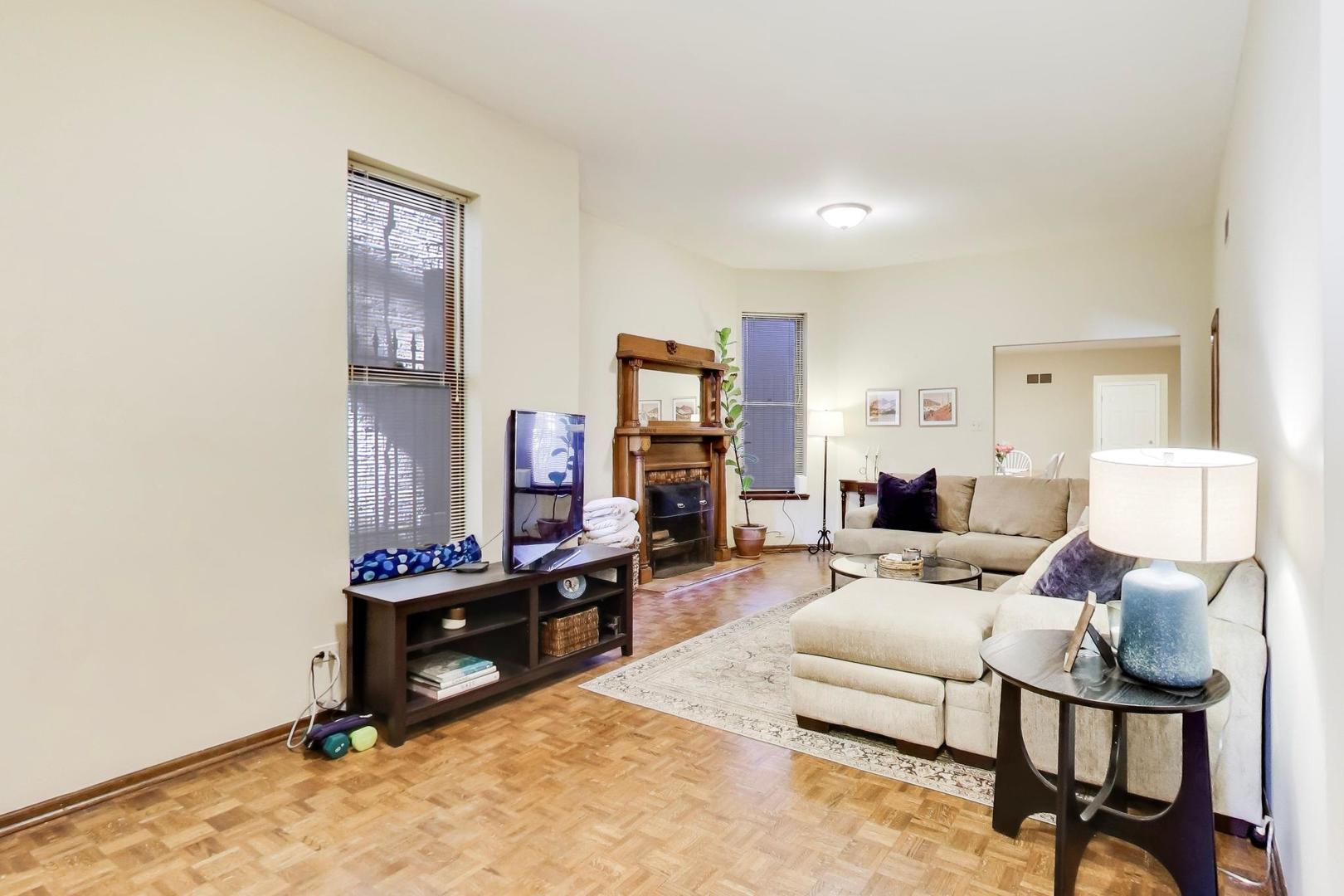 922 W FULLERTON Avenue 1