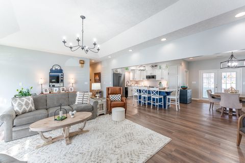 Tiny photo for 1305 Arbicola Street, Marion, IL 62959 (MLS # 12602775)