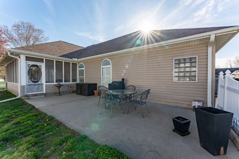 Tiny photo for 1305 Arbicola Street, Marion, IL 62959 (MLS # 12602775)