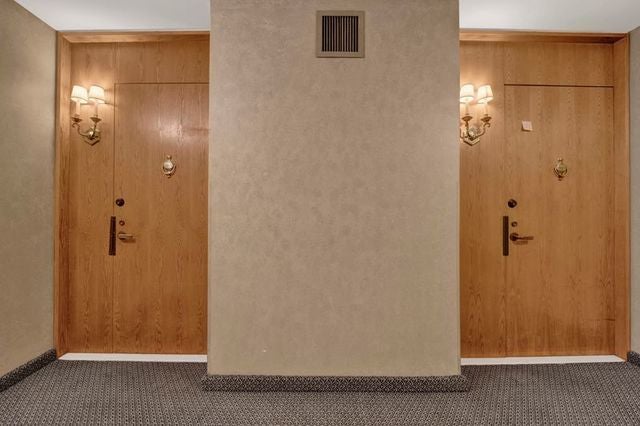 40 E Delaware Place 1702