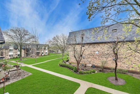 Tiny photo for 2A E DUNDEE QUARTER Drive #208, Palatine, IL 60074 (MLS # 12693971)