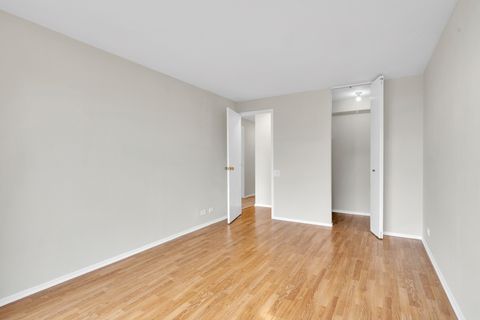 Tiny photo for 4343 N Clarendon Avenue #707, Chicago, IL 60613 (MLS # 12500534)