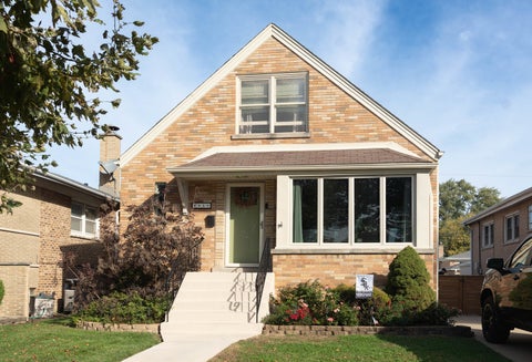 Photo of 2846 W 101ST Street, Evergreen Park, IL 60805 (MLS # 12781208)