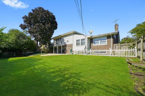 Tiny photo for 7713 Arcadia Street, Morton Grove, IL 60053 (MLS # 12493853)