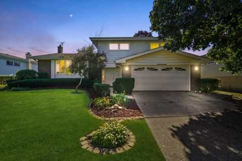 Tiny photo for 7713 Arcadia Street, Morton Grove, IL 60053 (MLS # 12493853)