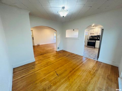 Tiny photo for 2401 PROSPECT Avenue, Clinton, IA 52732 (MLS # QC4269514)