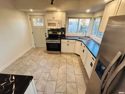 Tiny photo for 2401 PROSPECT Avenue, Clinton, IA 52732 (MLS # QC4269514)