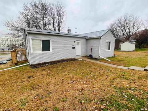 Tiny photo for 2401 PROSPECT Avenue, Clinton, IA 52732 (MLS # QC4269514)