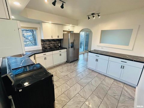 Tiny photo for 2401 PROSPECT Avenue, Clinton, IA 52732 (MLS # QC4269514)