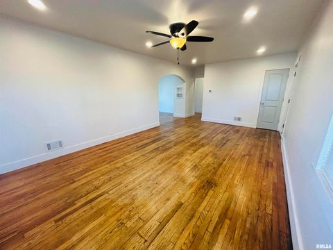 Tiny photo for 2401 PROSPECT Avenue, Clinton, IA 52732 (MLS # QC4269514)