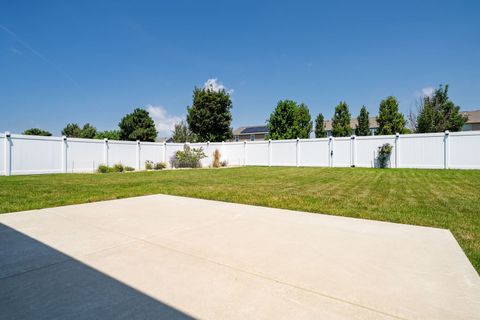 Tiny photo for 16 Stonehouse Court, Bloomington, IL 61705 (MLS # 12713584)